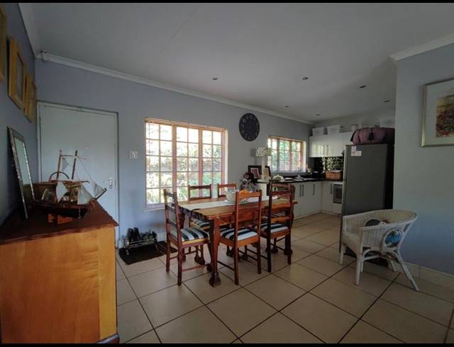 3 BEDROOM TOWNHOUSE FOR SALE IN MONTROSE